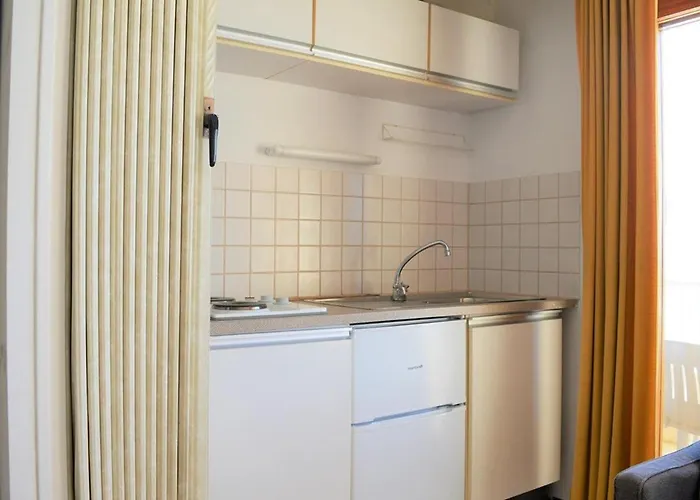 Sur Cavaliere Avec Terrasse, 1er Etage, 2 Couchages - Fr-1-251-80 Appartement Le Lavandou